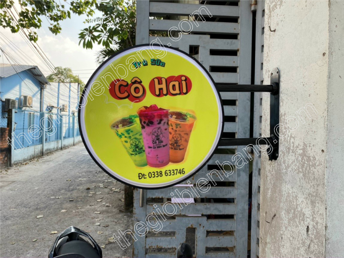 biển mica hút nổi