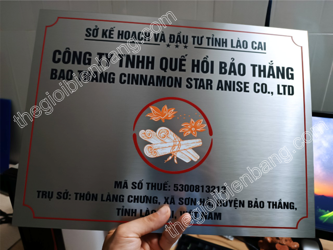 làm bảng tên công ty