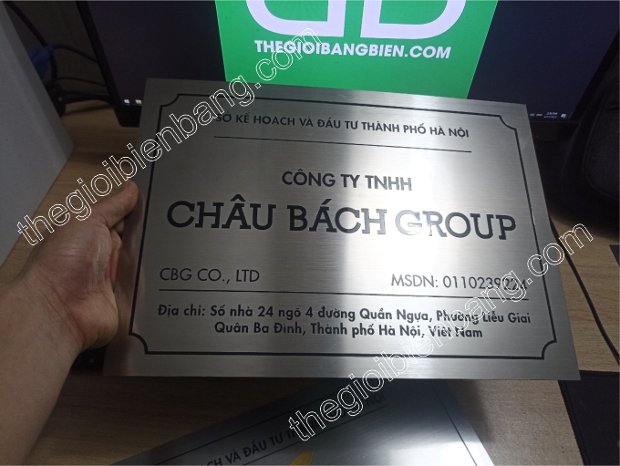 mẫu biển inox công ty
