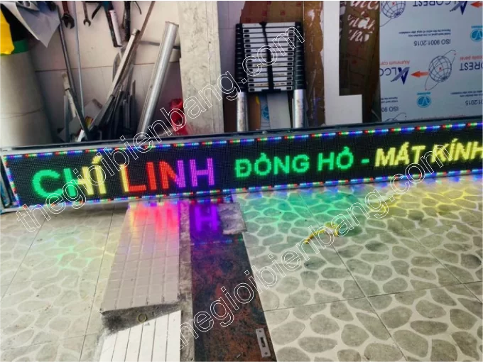 bảng hiệu chữ chạy