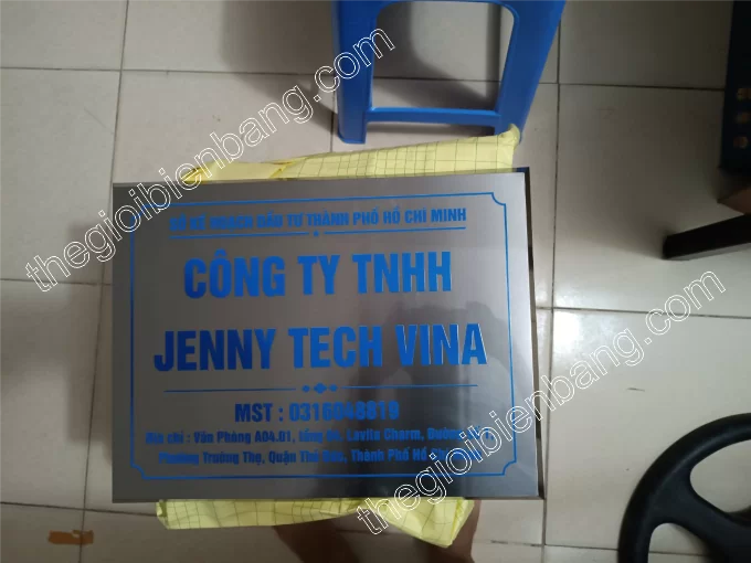 bảng inox ăn mòn