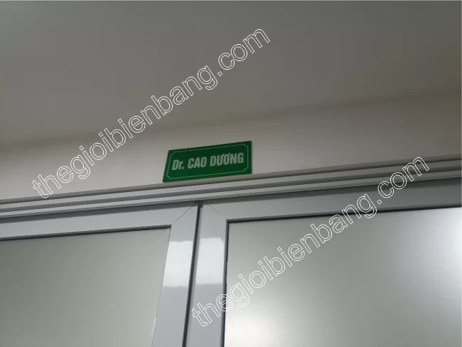 biển tên phong mica