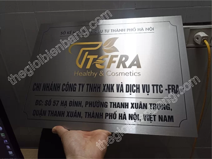 biển inox ăn mòn