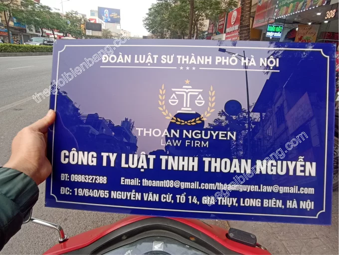 biển mica công ty luật thoan nguyễn