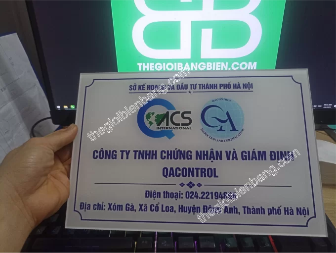biển mica công ty quacontrol
