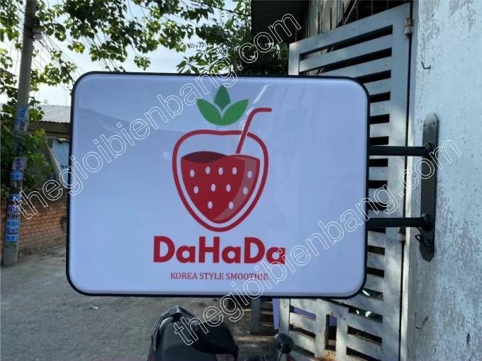 biển vẫy mica hút nổi