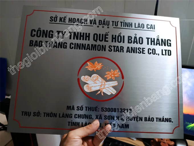 làm bảng tên công ty
