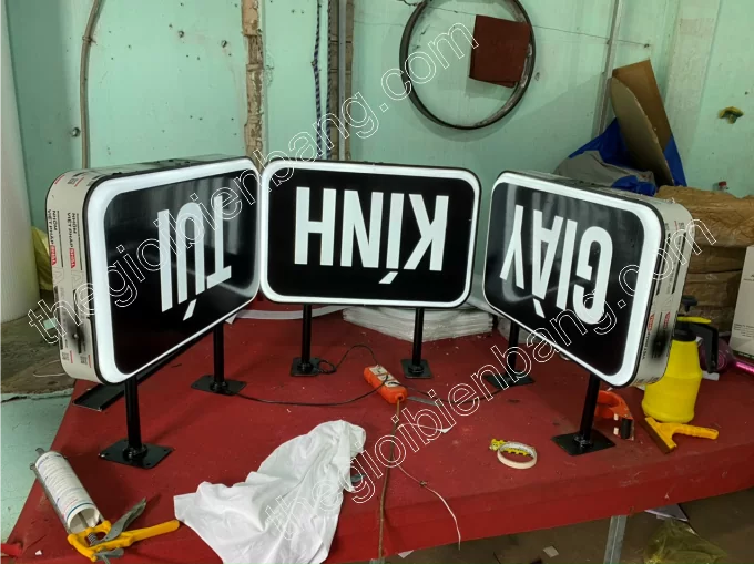 mẫu biển mica hút nổi